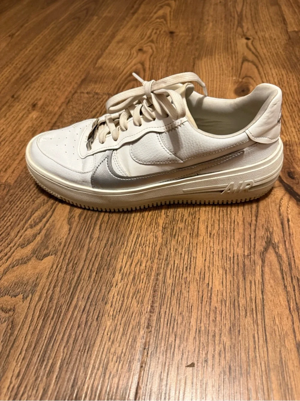 Size 9.5 Women’s Nike Air Force 1 White Casual Shoes Sneakers